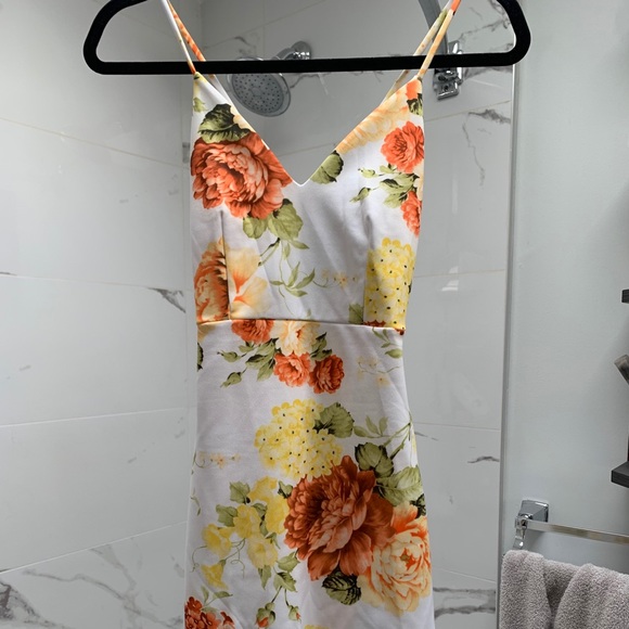 FLORAL FASHION NOVA DRESS - Picture 3 of 4
